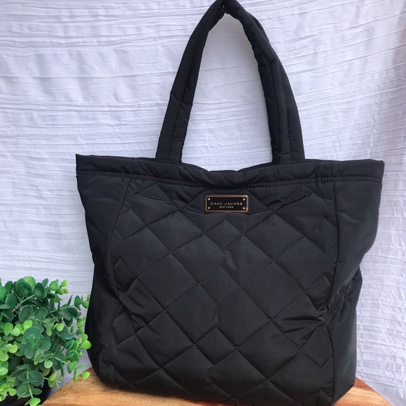 Marc Jacobs Handbags - Marc Jacobs 🔴Black quilted Tote